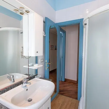 Comodo Signorile A Due Passi Dal Mare Con Posto Auto ראפאלו